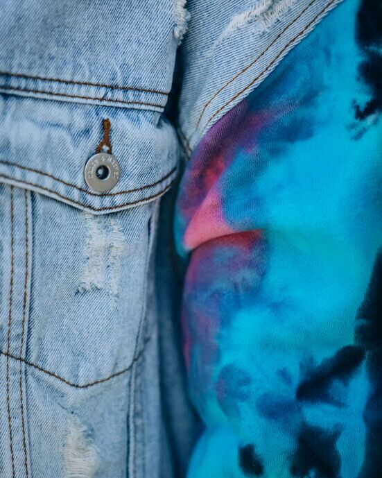 TIE DYE KNIT HOODED DENIM JACKET